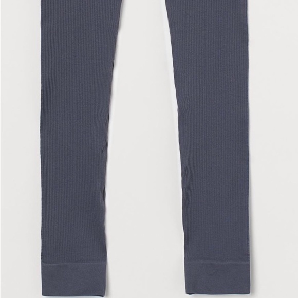 Grey active leggings( full length) + Crop tank - Picture 3 of 5